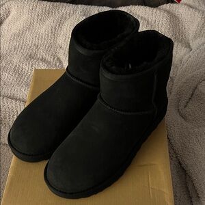 UGG Classic Mini II